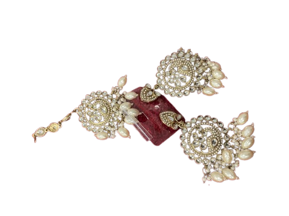 Kudan earings with tikka